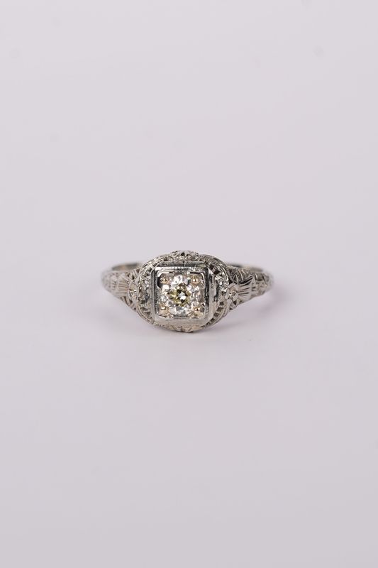 DER-18KW 2.5g .37ctw L/VS1 European Cut Diamond Antique Ring (size 7.5)