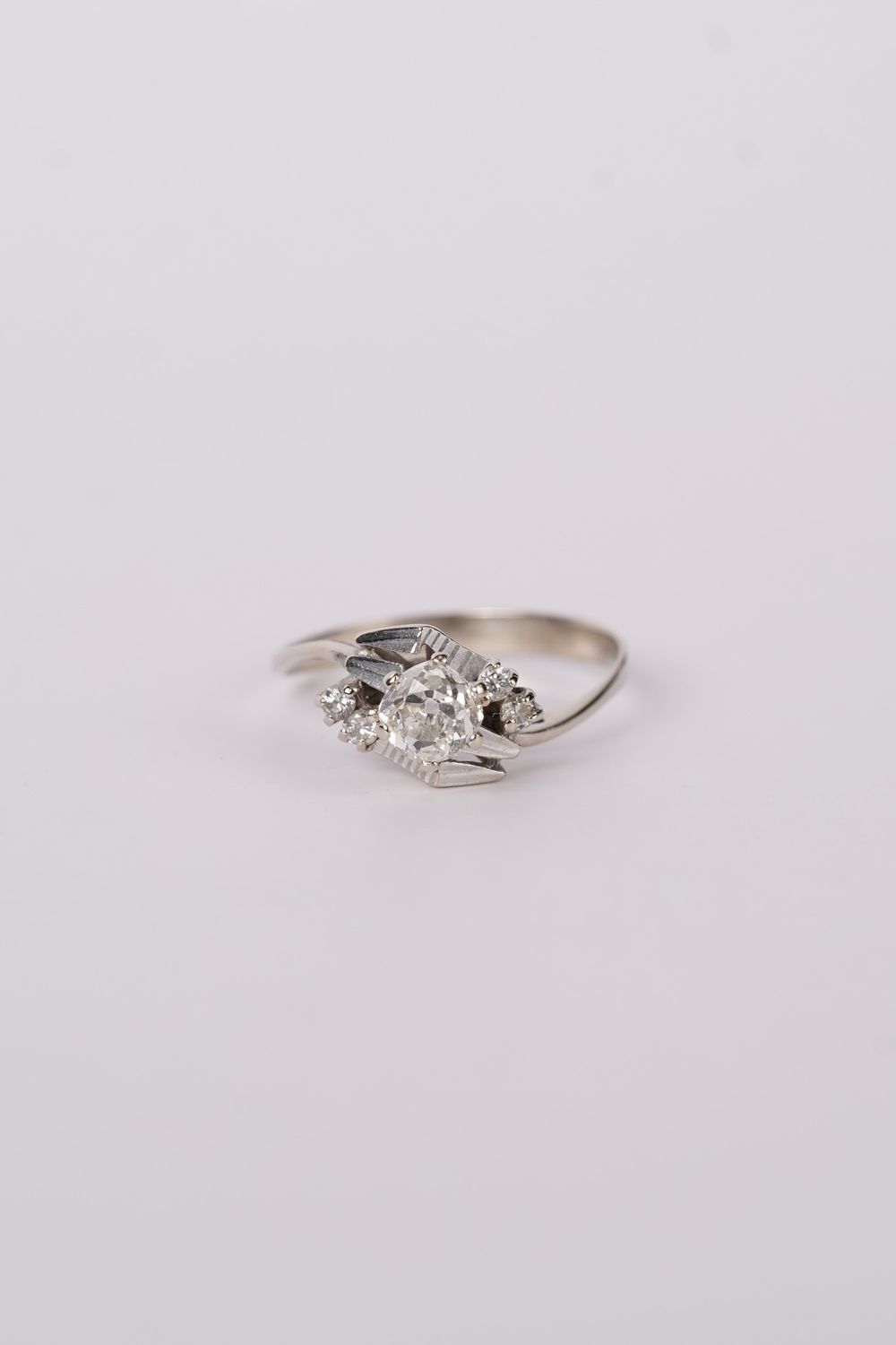 RET- 18KW 2.17g .64ctw (.50ctr) J/SI1 Old Mine Cut Diamond Vintage Ring (size 6.75)