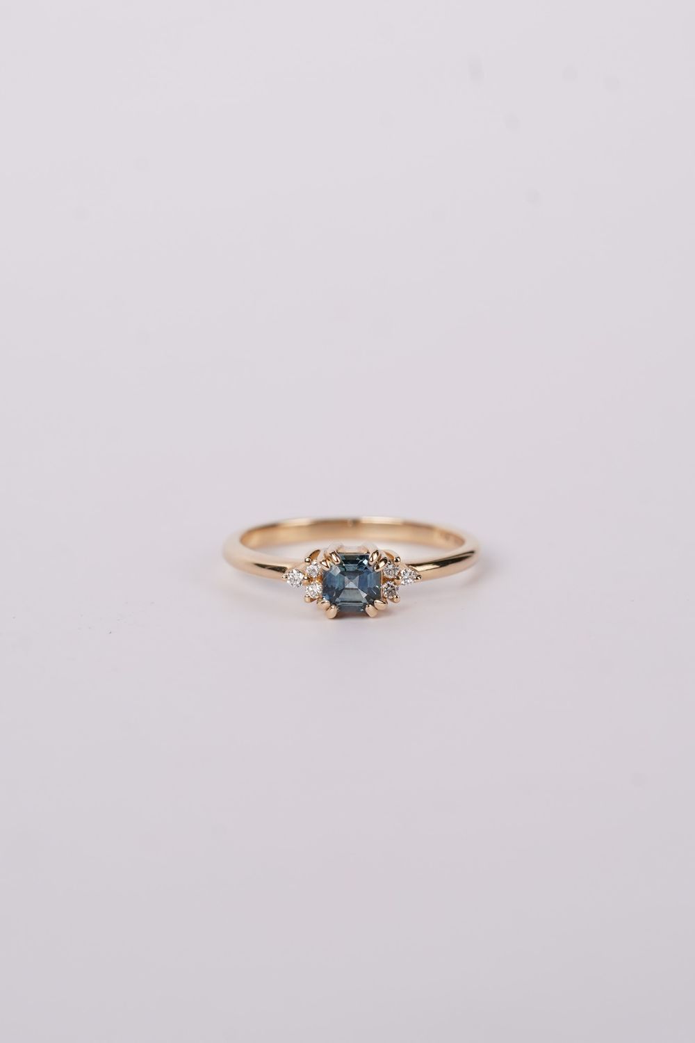 NET- 14KY 2.30g .63ctw (.57ctr) Sapphire &amp; Diamond Fashion Ring (size 7)