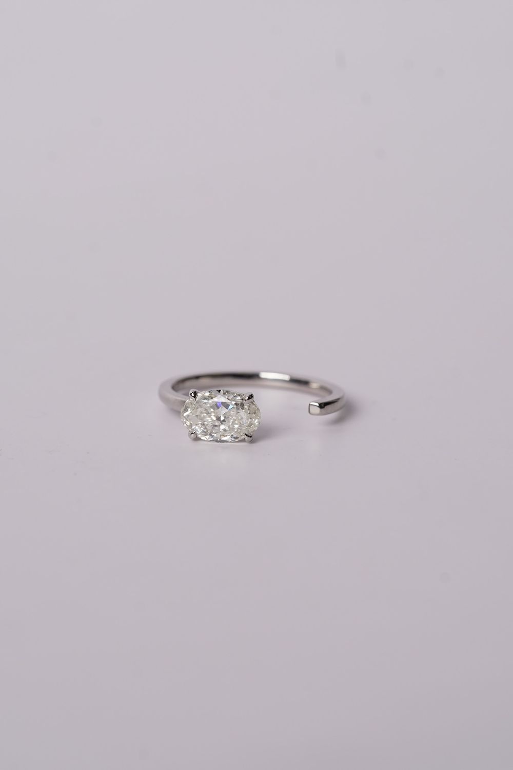 VVDT- 18KW 2.16g 1.00ct J/SI2 Oval Diamond Fashion Ring (size 6.75)
