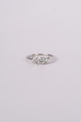 VNDD-Platinum 3.5g 1.20ctw (0.62ctr) I/VS1 Cushion Diamond Three Stone Engagement Ring (size 6.5)