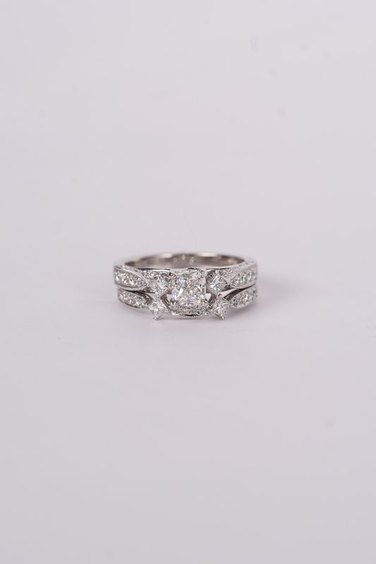 18KW 6.32g 1.60ctw (.72ctr) F /SI2 Cushion Diamond Wedding Set (size 6.25)
