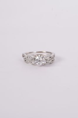 ARTT- 18KW 4.10g 1.40ctw (.90ctr) Diamond Twist Engagement Ring (size 6)