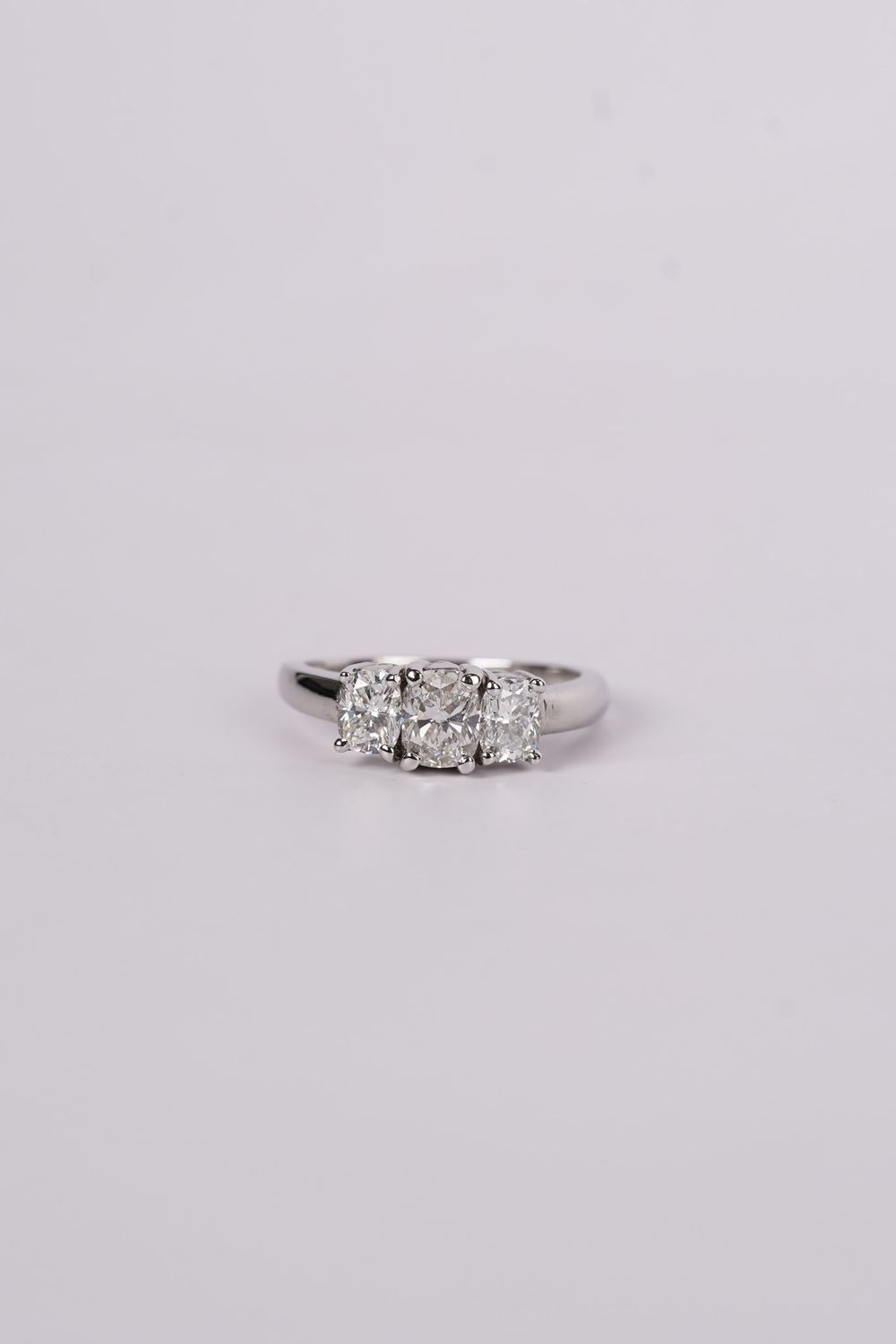 VDRE- 14KW 4.6g 1.75ctw (.75ctr) I/SI1 Cushion Diamond Three Stone Ring (size 7.5)