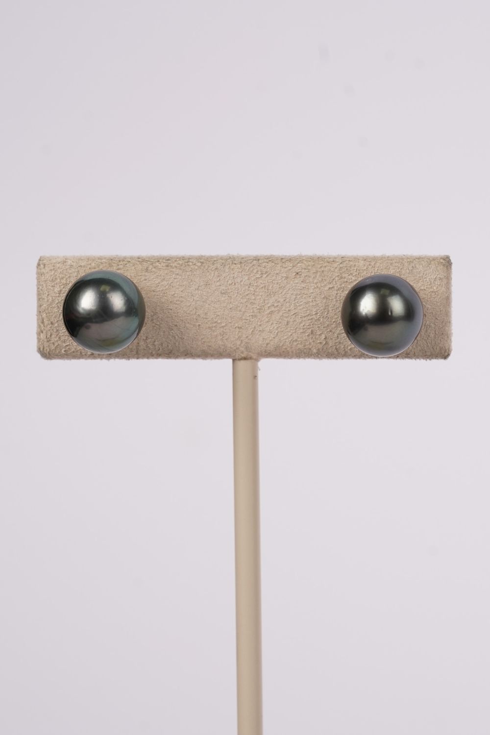 ATT- 14KW 3.00g 9-9.5mm Tahitian Pearl Stud Earrings