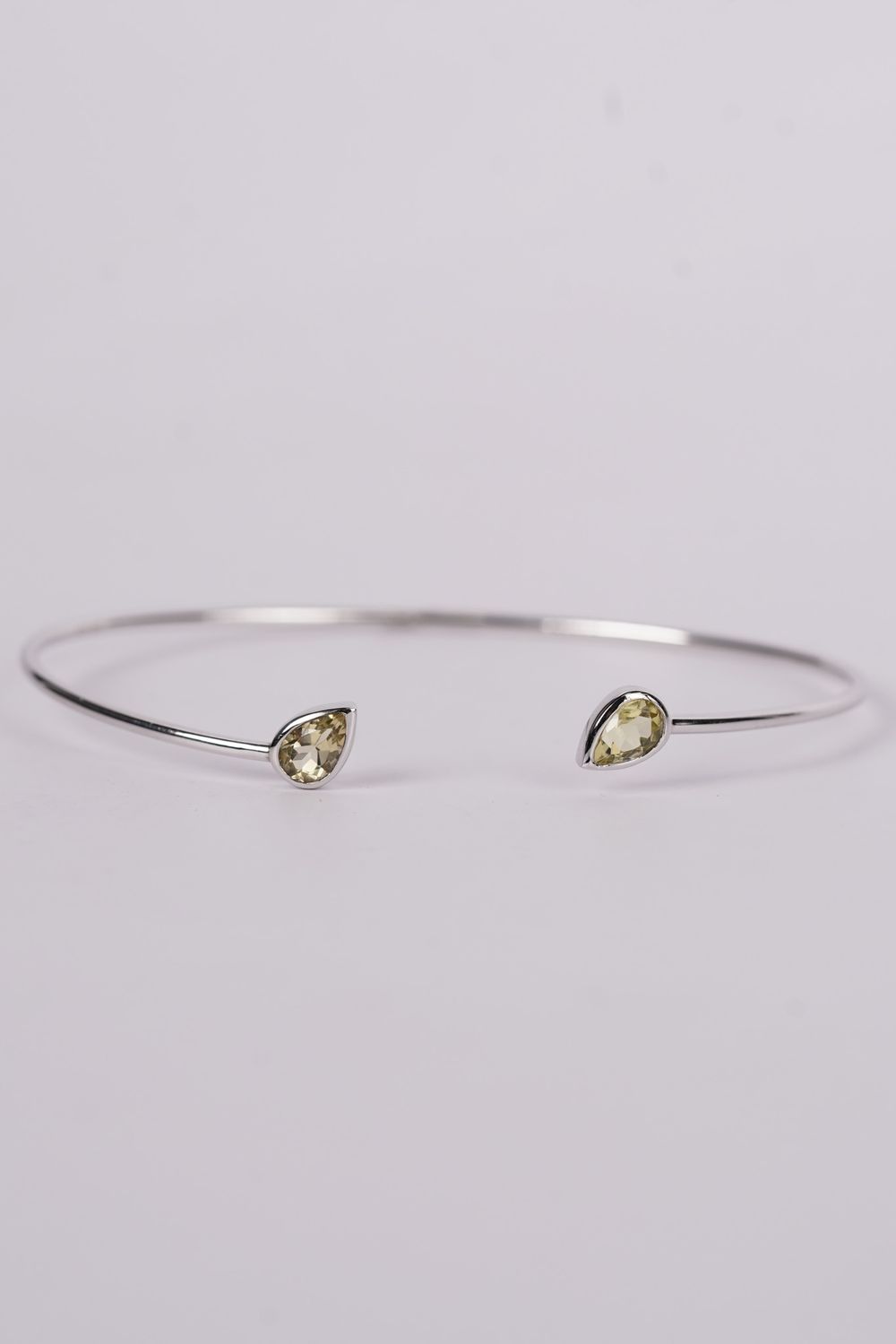EEX- 925 3.4g .75ctw Green Quartz Bangle Bracelet