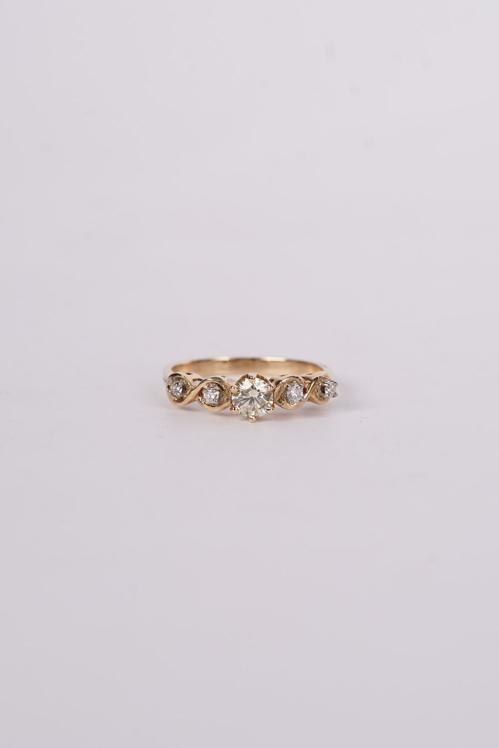 14KY 2.8g .70ctw (.54ctr) FLYB/VS2 Diamond Antique Ring (size 8.25)