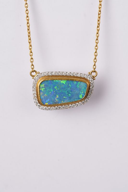 AVAE-24KY 10.15g 0.44ctw Diamond 5.06ct Australian Black Opal 24&quot; Lika Behar Neck