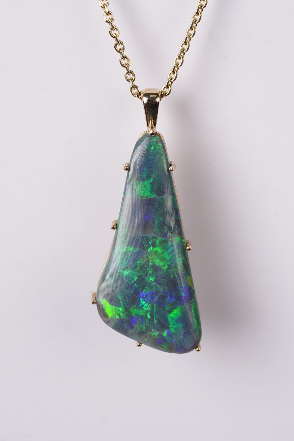 ARET- 14KY 13.55g 18.55ct Lightning Ridge Opal 18-20&quot;