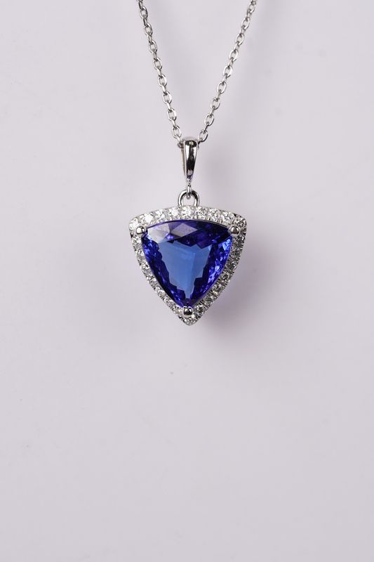 NAVI- 14KW 7.04g 7.60ctw (7.00ctr) Tanzanite Halo Necklace 16&quot;