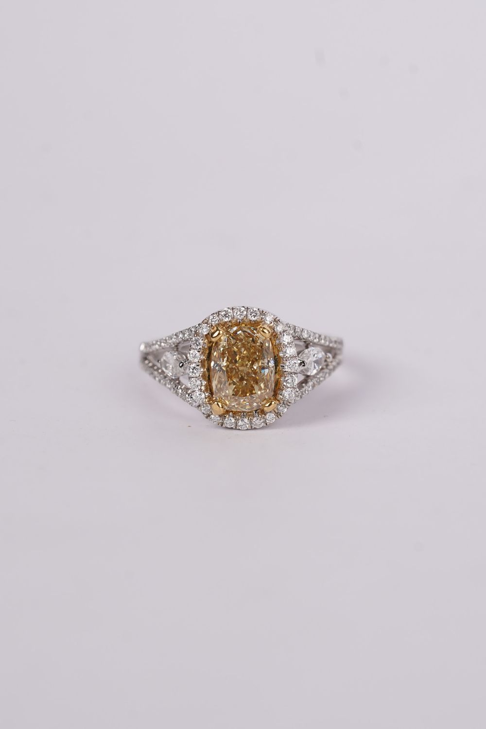 RITTX-18KW 6.23g 2.60ctw (1.90ctr) Fancy Yellow/VS2 Cushion Diamond Halo Engagement Ring (size 7)