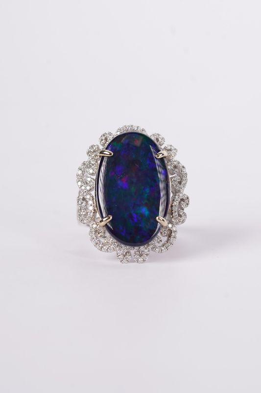 NVTT- 18KW 10.56g 7.80ctw (7.30ctr) Australian Opal &amp; Diamond Ring (size 6.5)