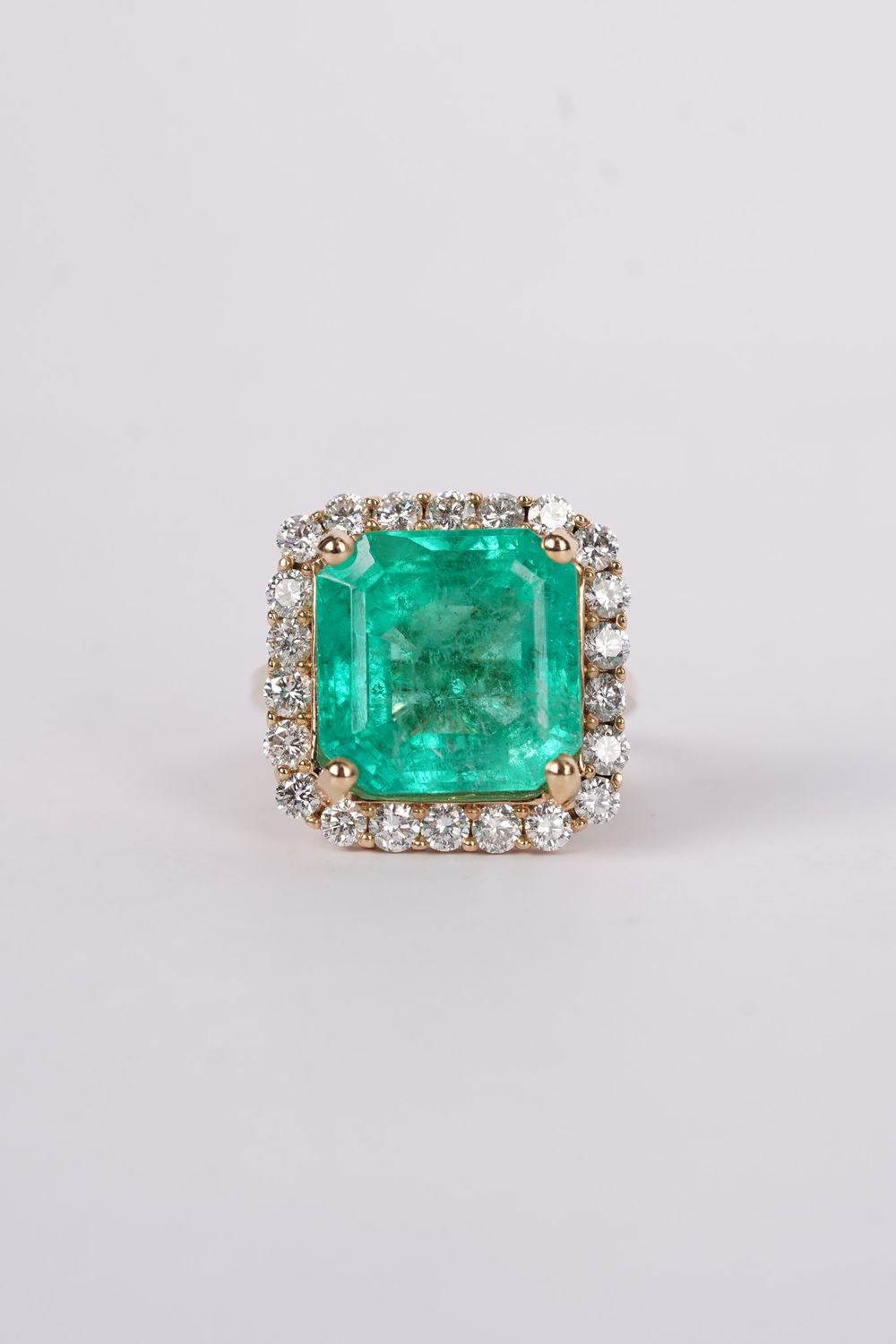 NDTT- 14KY 10.16g 13.94ctw (12.40ctr) Emerald &amp; Diamond Halo Fashion Ring (size 6)