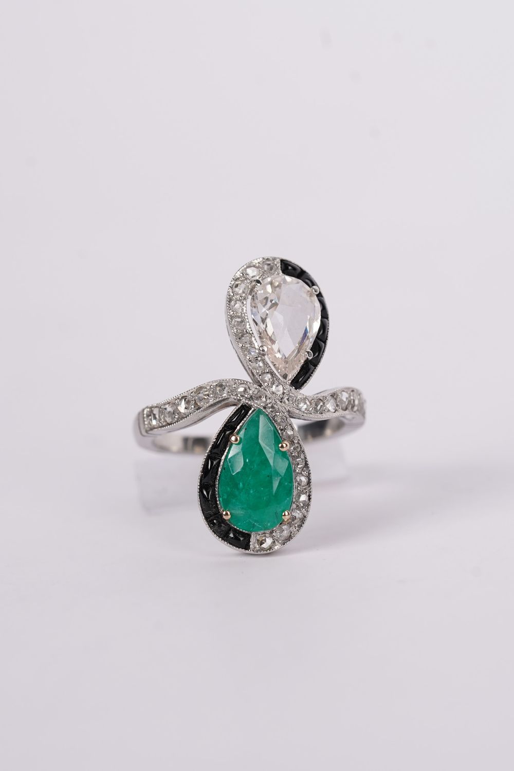 DRTTX-Platinum 7.0g 3.70ctw, 1.50ct Pear Diamond, 1.50ct Pear Emerald/ Onyx Estate Ring (size 6)