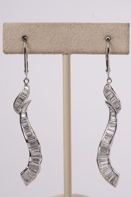 AVTT- Platinum 8.57g 2.50ctw Baguette Diamond Art Deco Dangle Fashion Earrings