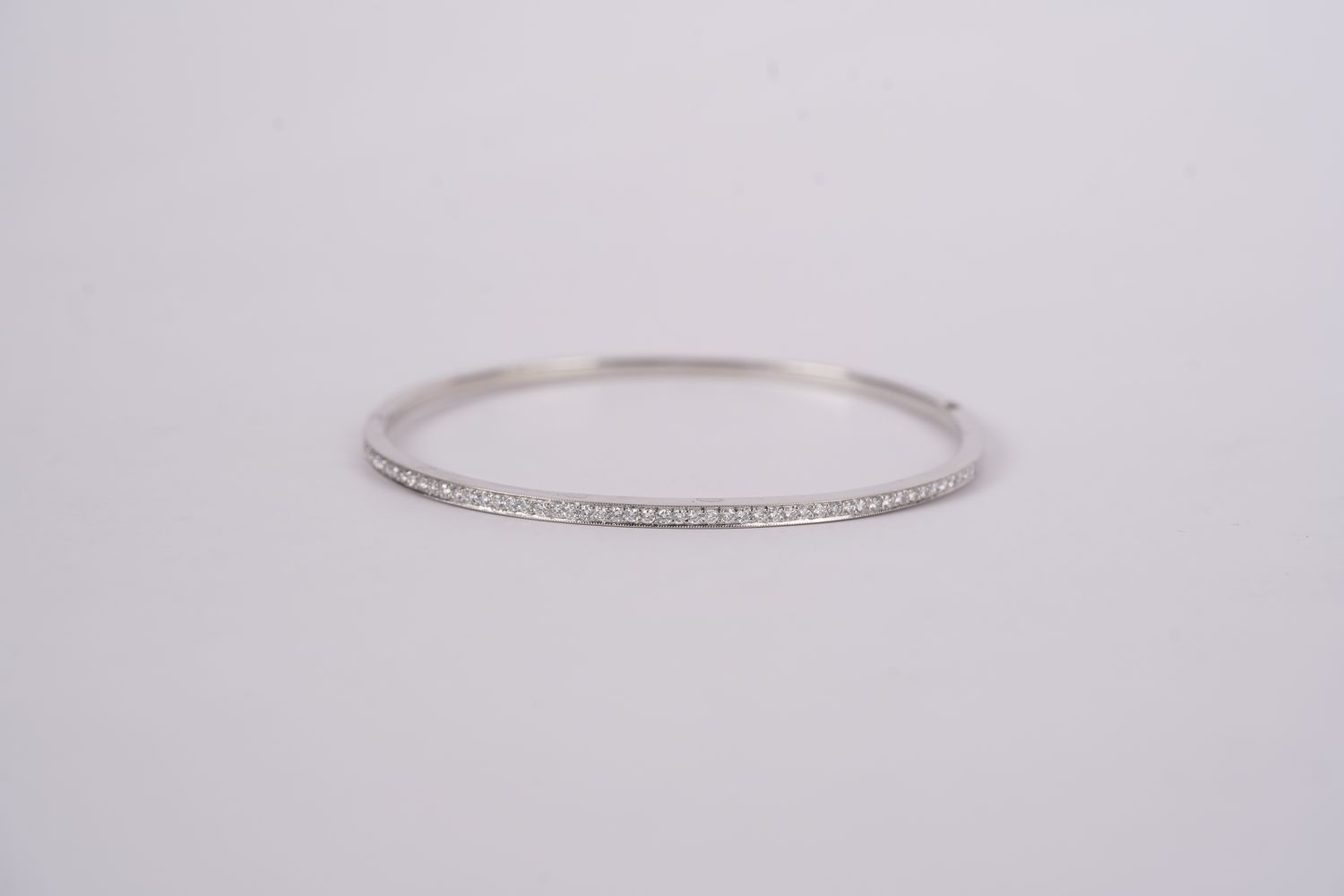 VVTT- 18KW 10.41g 1.00ctw Diamond Hinged Bracelet