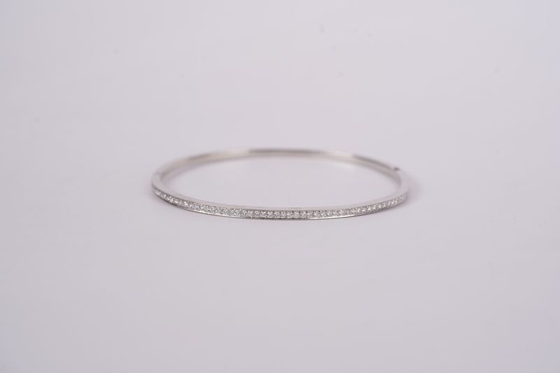 VVTT- 18KW 10.41g 1.00ctw Diamond Hinged Bracelet