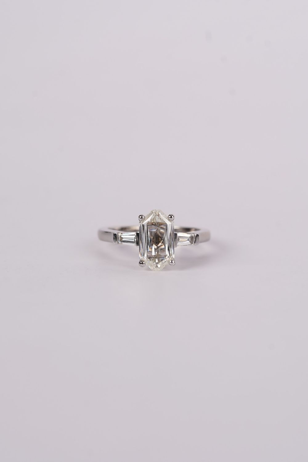 RATT- 18KW 4.86g 2.38ctw (2.08ctr) J/SI2 GIA Hexagonal Diamond Engagement Ring (size 6.5)