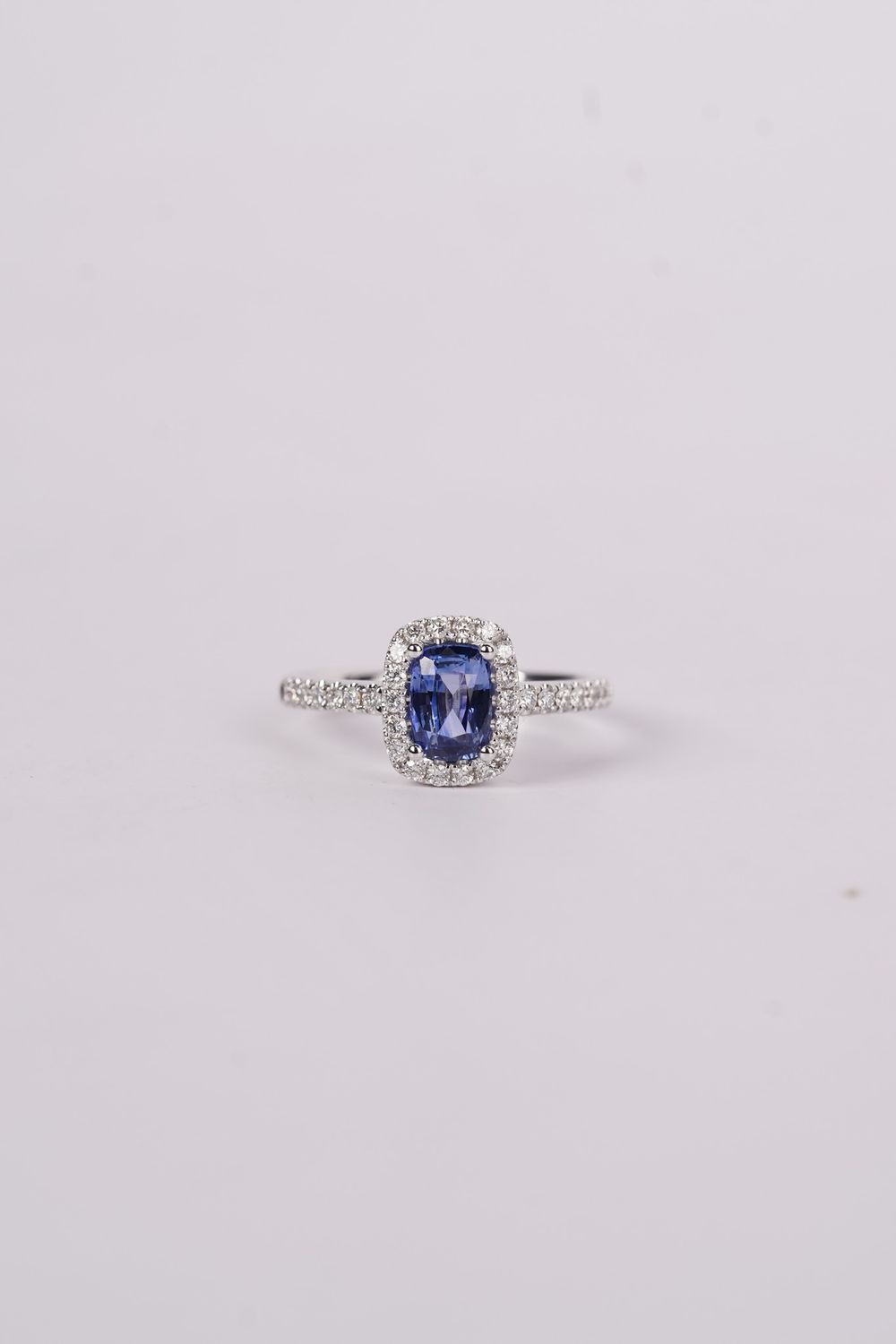VVBA- 18KW 3.35g 1.28ctw (.97ctr) Sapphire &amp; Diamond Halo Fashion Ring (size 6.5)