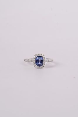VVBA- 18KW 3.35g 1.28ctw (.97ctr) Sapphire &amp; Diamond Halo Fashion Ring (size 6.5)