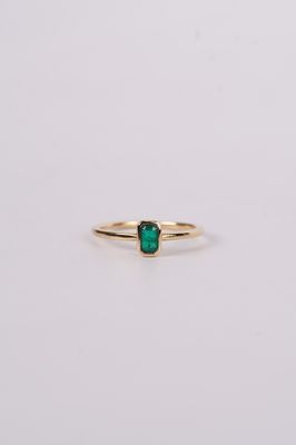 BATX- 18KY 2.11g .44ct Emerald Bezel Fashion Ring (size 6.5)