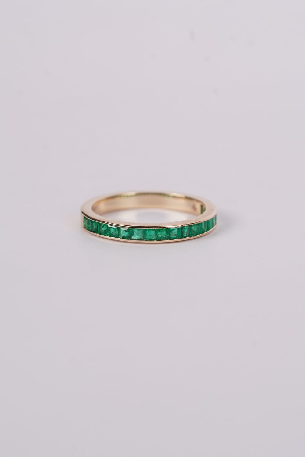 DBTX- 14KY 2.51g 1.00ctw Emerald Channel Set Stackable Band (size 7)