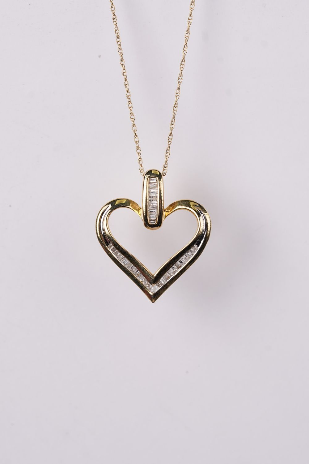 ITX- 10KY 2.36g .25ctw Baguette Diamond Heart Necklace 18&quot;