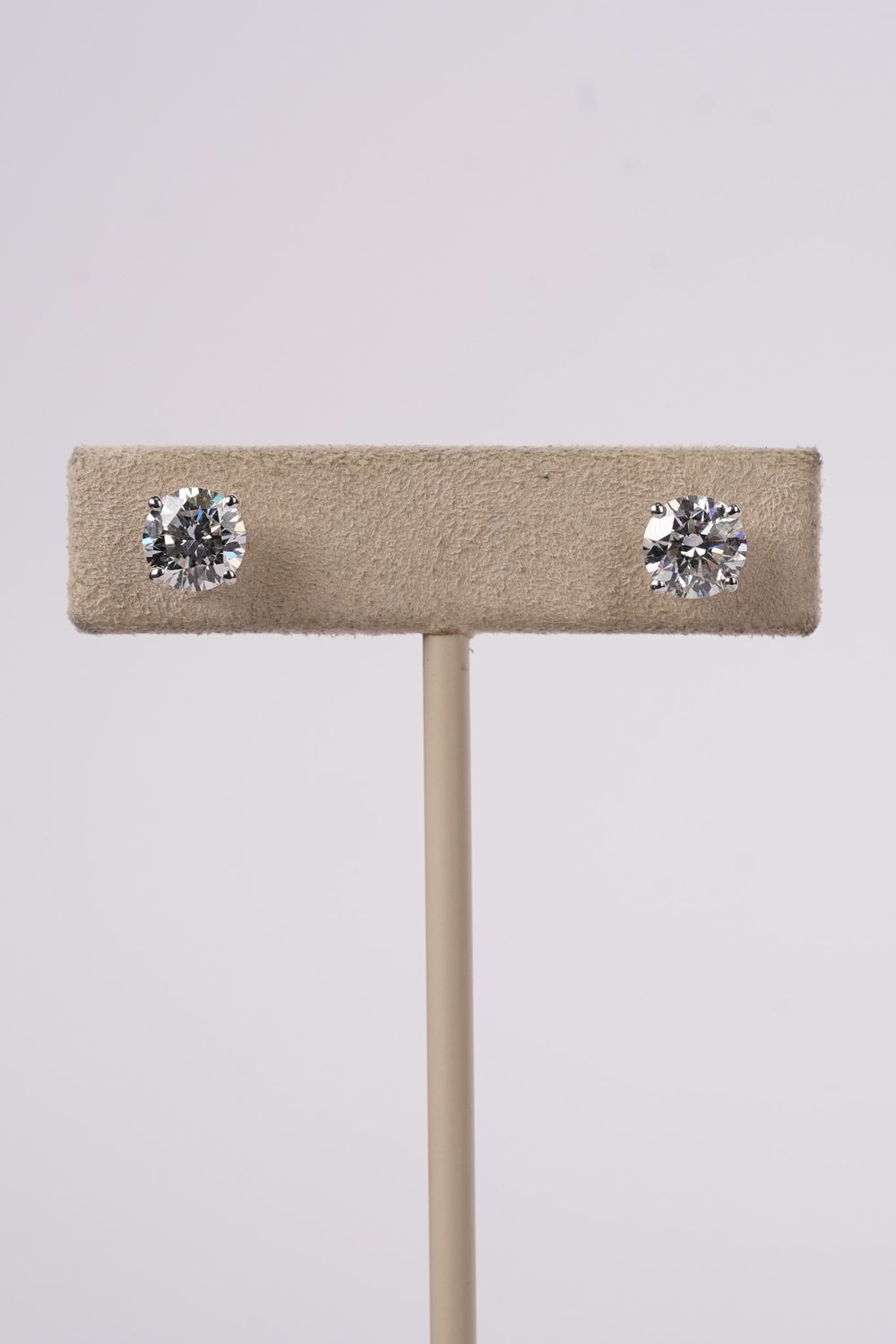 NETX- 14KW 2.22ctw E-F/VS Round Lab Grown Diamond Stud Earrings