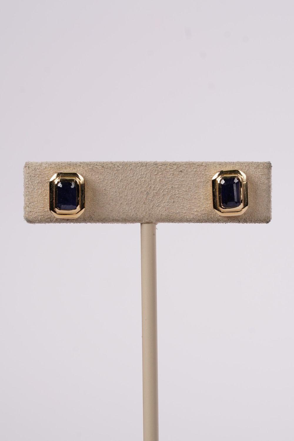 ANR- 14KY 2.40g 1.75ctw Sapphire Bezel Stud Earrings