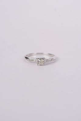 VAE- 14KW 1.96g .25ctw Diamond Antique Ring (size 7)