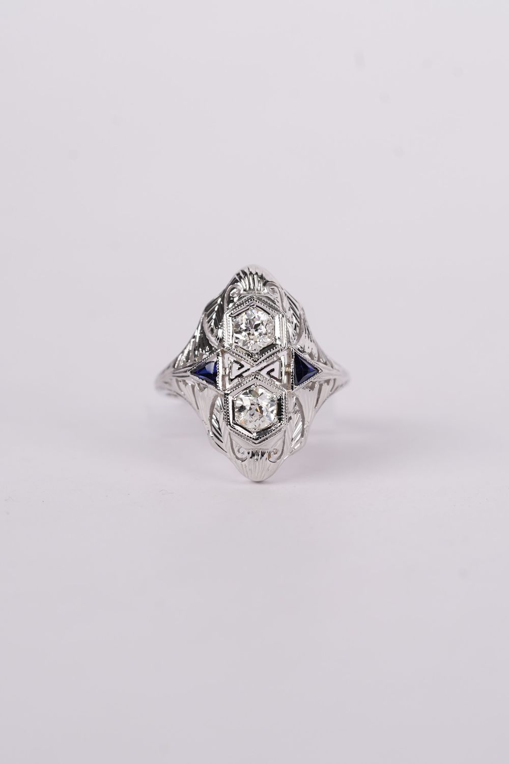 RDTX- 18KW 4.62g .50ctw Sapphire &amp; Diamond Antique Ring (size 6.5)