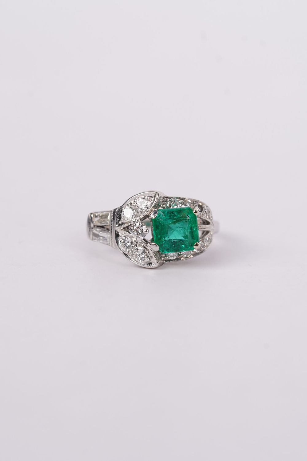 VRTT- 14KW 4.30g 1.67ctw (1.17ctr) Emerald &amp; Diamond Antique Ring (size 5.5)