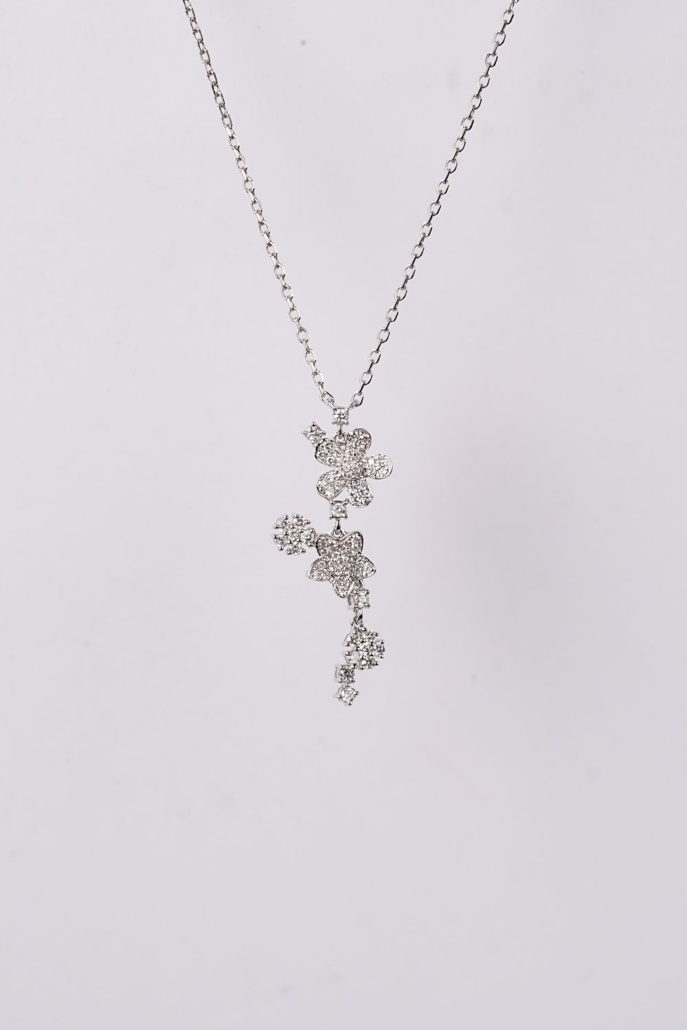 DATX- 18KW 2.20g .33ctw Diamond Dangle Necklace 16-18&quot;