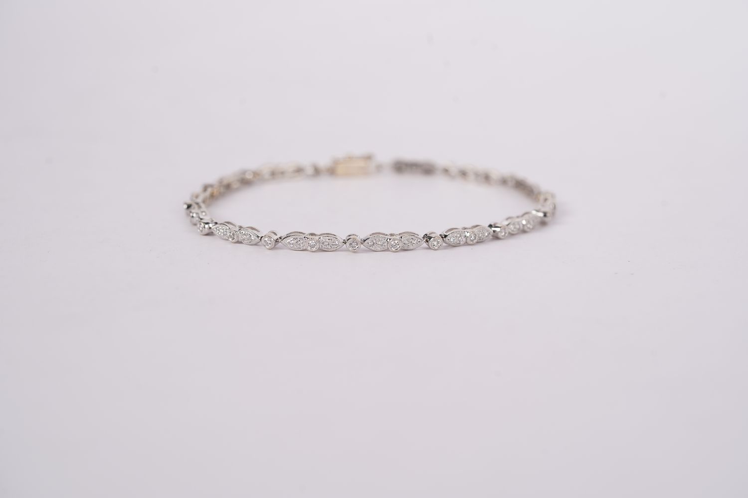VATT- 18KW 8.45g 1.00ctw Diamond Fashion Tennis Bracelet 7.5&quot;