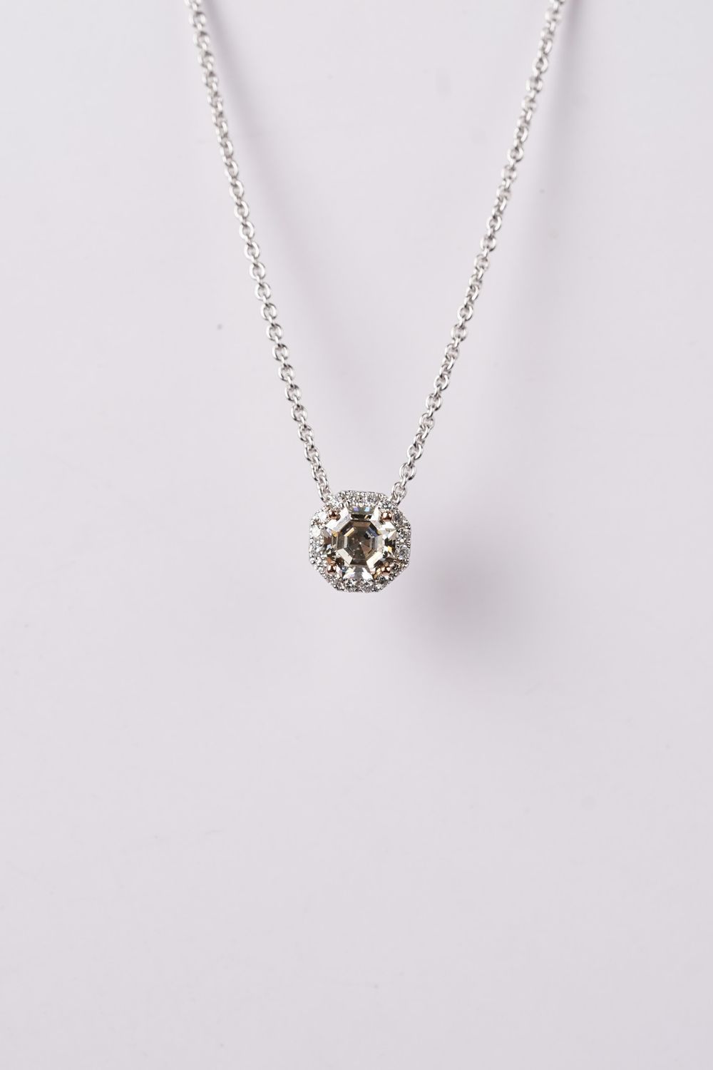 VBET- 14KW 3.64g 1.07ctw (.95ctr) FLB/SI2 Octogonal Diamond Halo Necklace 18&quot;