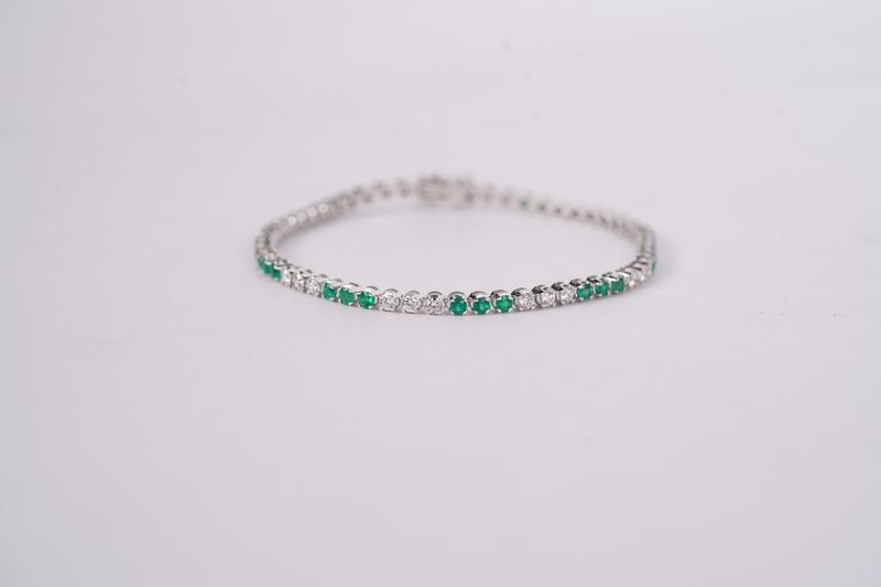 VLII- 14KW 14.80g 3.22ctw Baguette &amp; Round Diamond Bangle Bracelet