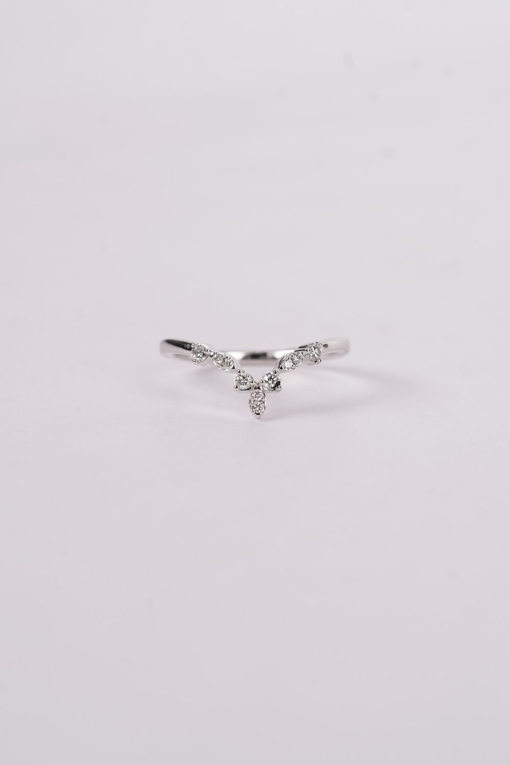 ARN- 14KW 2.20g .18ctw Diamond V-Band (size 7)