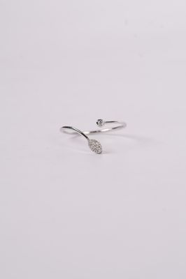 VVA- 14KW .80g .08ctw Diamond Fashion Ring (size 7)
