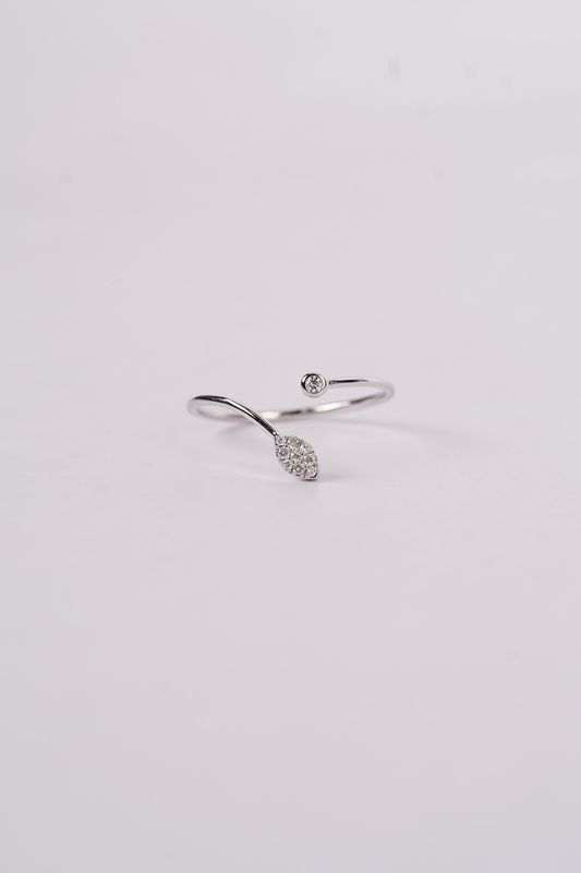 VVA- 14KW .80g .08ctw Diamond Fashion Ring (size 7)