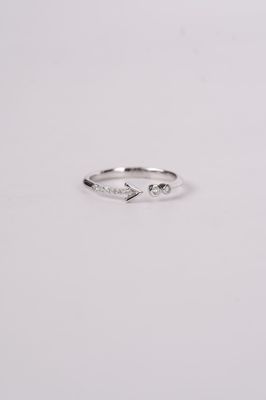 VIB- 14KW 1.70g .10ctw Diamond Arrow Fashion Ring (size 7)