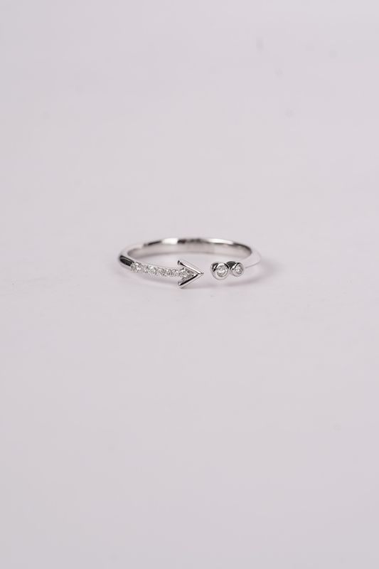 VIB- 14KW 1.70g .10ctw Diamond Arrow Fashion Ring (size 7)