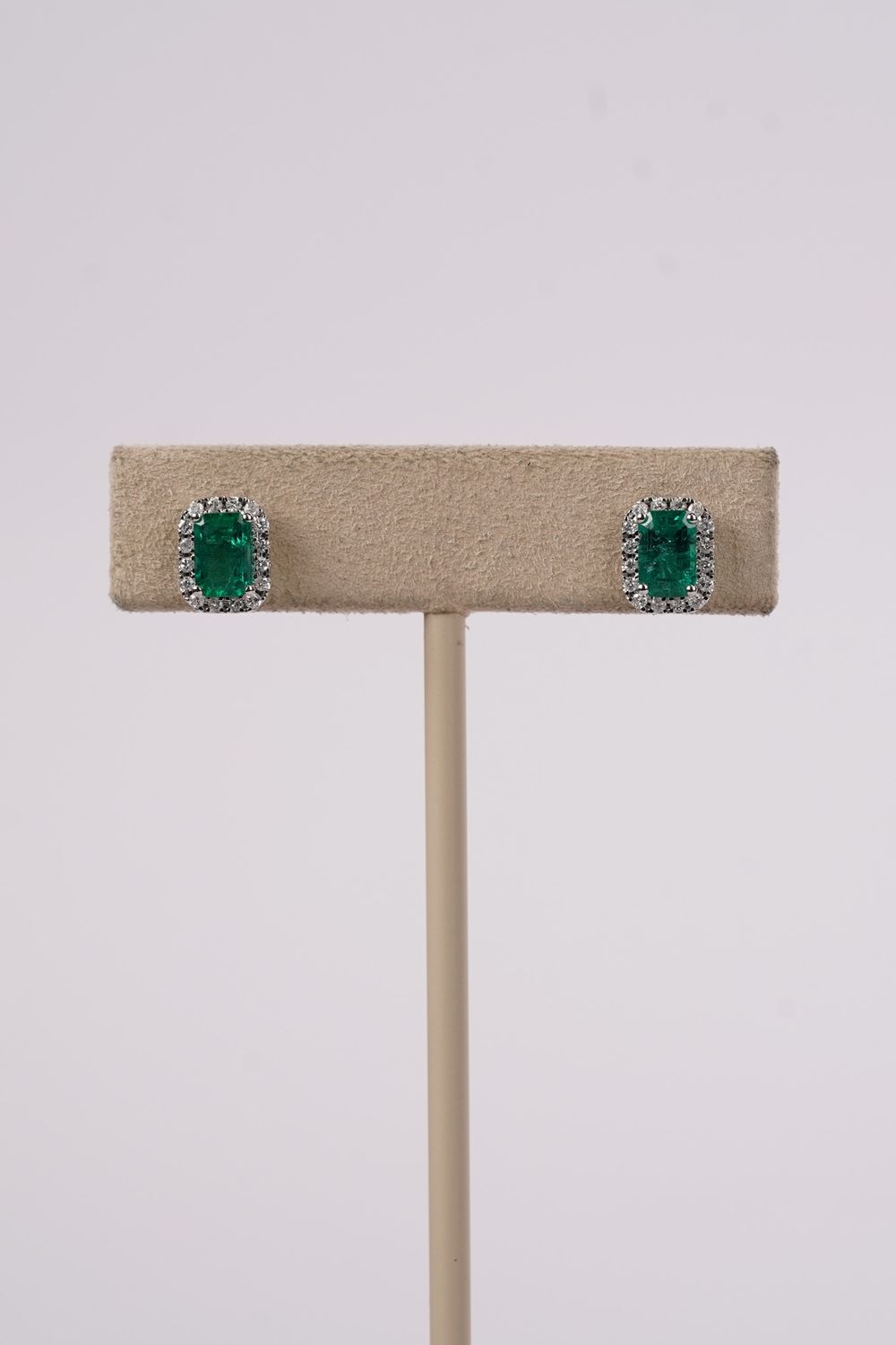 DTTX- 14KW 1.80g 1.36ctw Emerald &amp; Diamond Halo Earrings