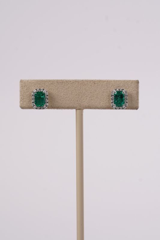DTTX- 14KW 1.80g 1.36ctw Emerald &amp; Diamond Halo Earrings