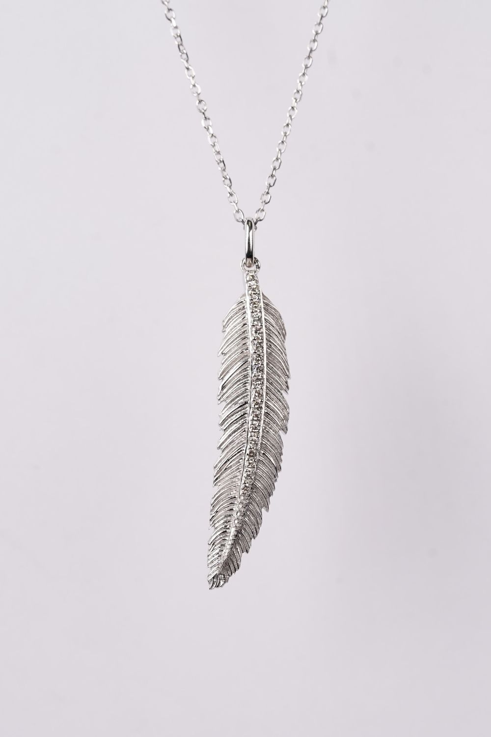 NVN- 14KW 4.50g .12ctw Diamond Feather Necklace 16-18&quot;
