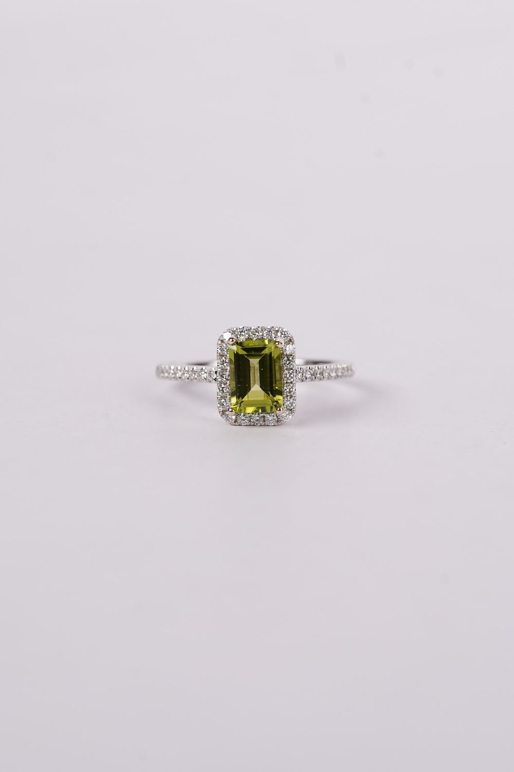 NBE-18KW 2.75g 1.22ctw (.97ctr) Peridot &amp; Diamond Fashion Ring (size 6.5)