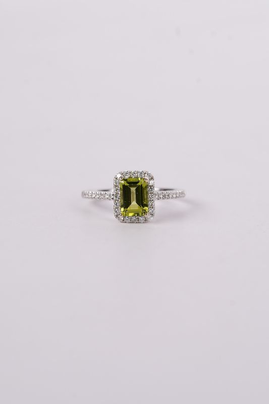 NBE-18KW 2.75g 1.22ctw (.97ctr) Peridot &amp; Diamond Fashion Ring (size 6.5)