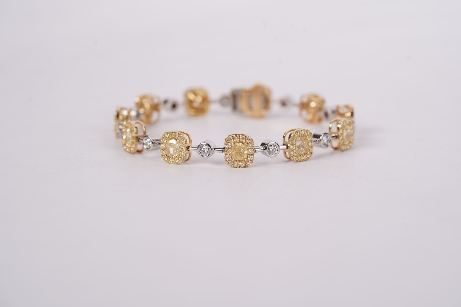 VBETT- 18KWY 22.48g 8.98ctw Yellow Diamond Halo Fashion Bracelet 7.5&quot;