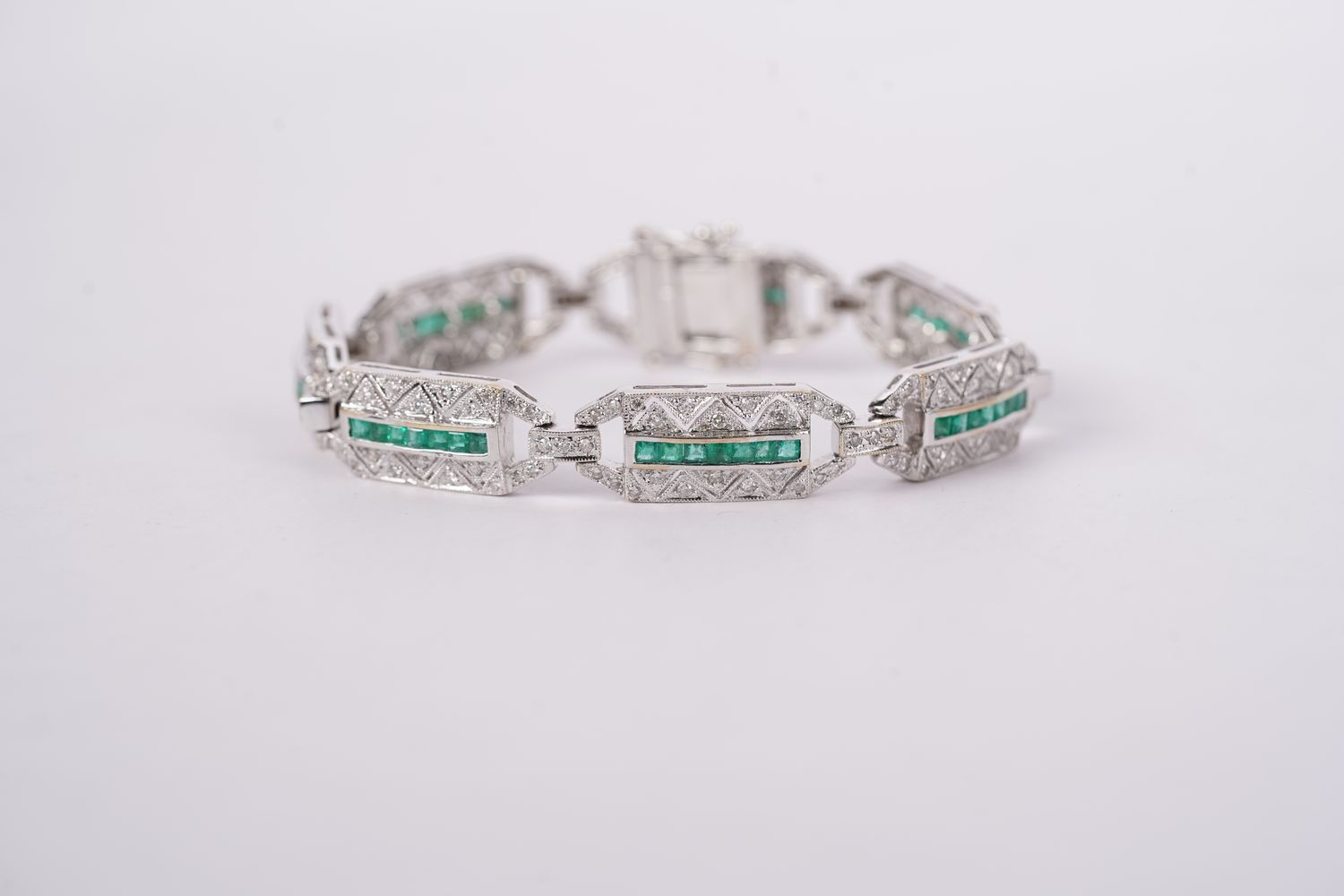 NDTT- 18KW 29.94g 4.50ctw Emerald &amp; Diamond Antique Bracelet 7.5&quot;