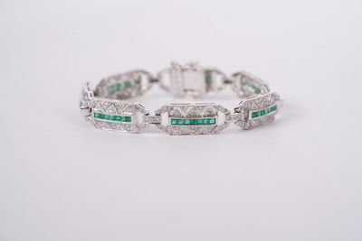 NDTT- 18KW 29.94g 4.50ctw Emerald &amp; Diamond Antique Bracelet 7.5&quot;