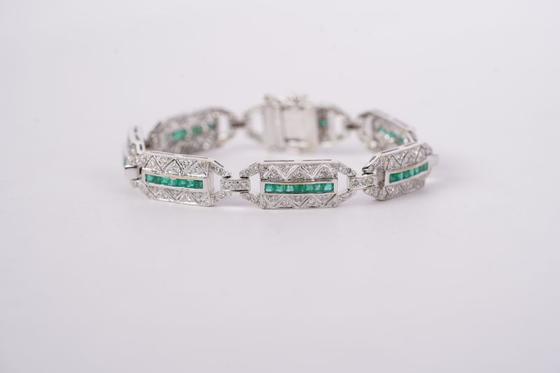 NDTT- 18KW 29.94g 4.50ctw Emerald &amp; Diamond Antique Bracelet 7.5&quot;